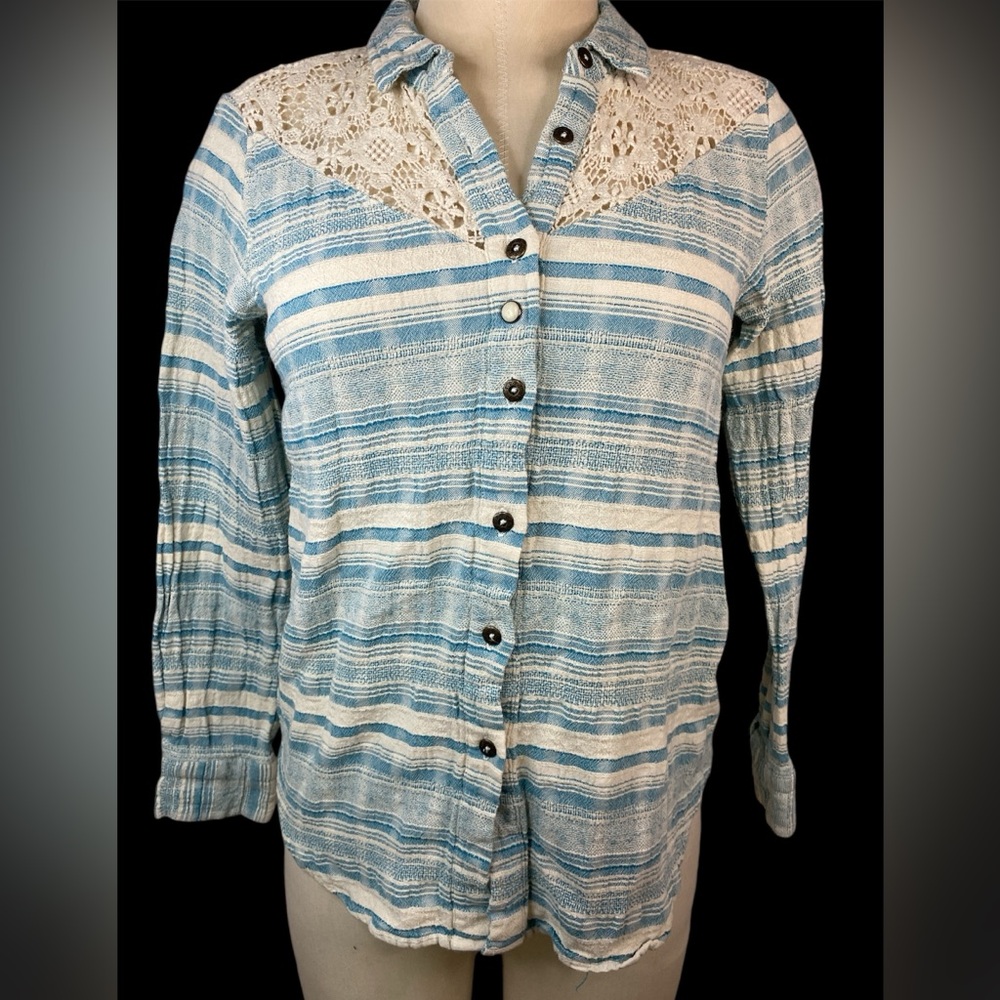 Shyanne Long Sleeve Button Up Shirt with Lace Women’s Medium